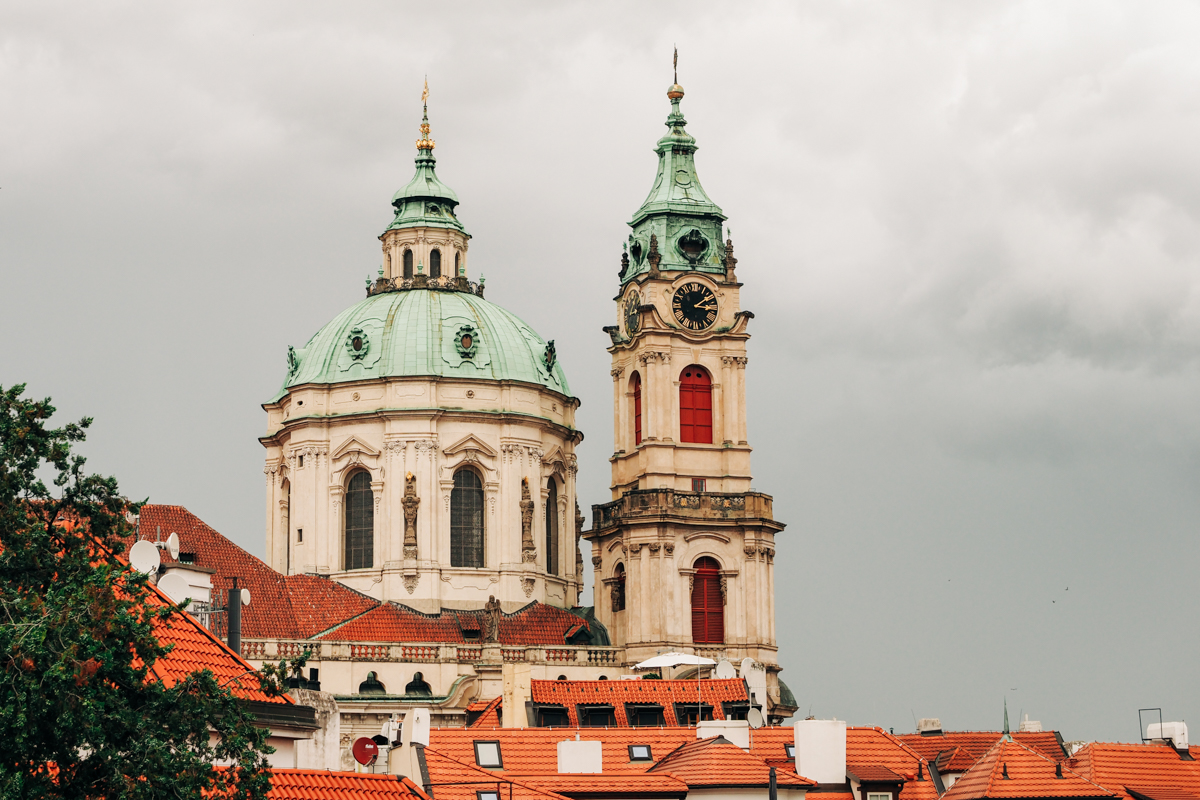 St. Nicholas Church Kirche Prag - Fotospots Prag: 8 Aussichtspunkte mit Blick über die Goldene Stadt