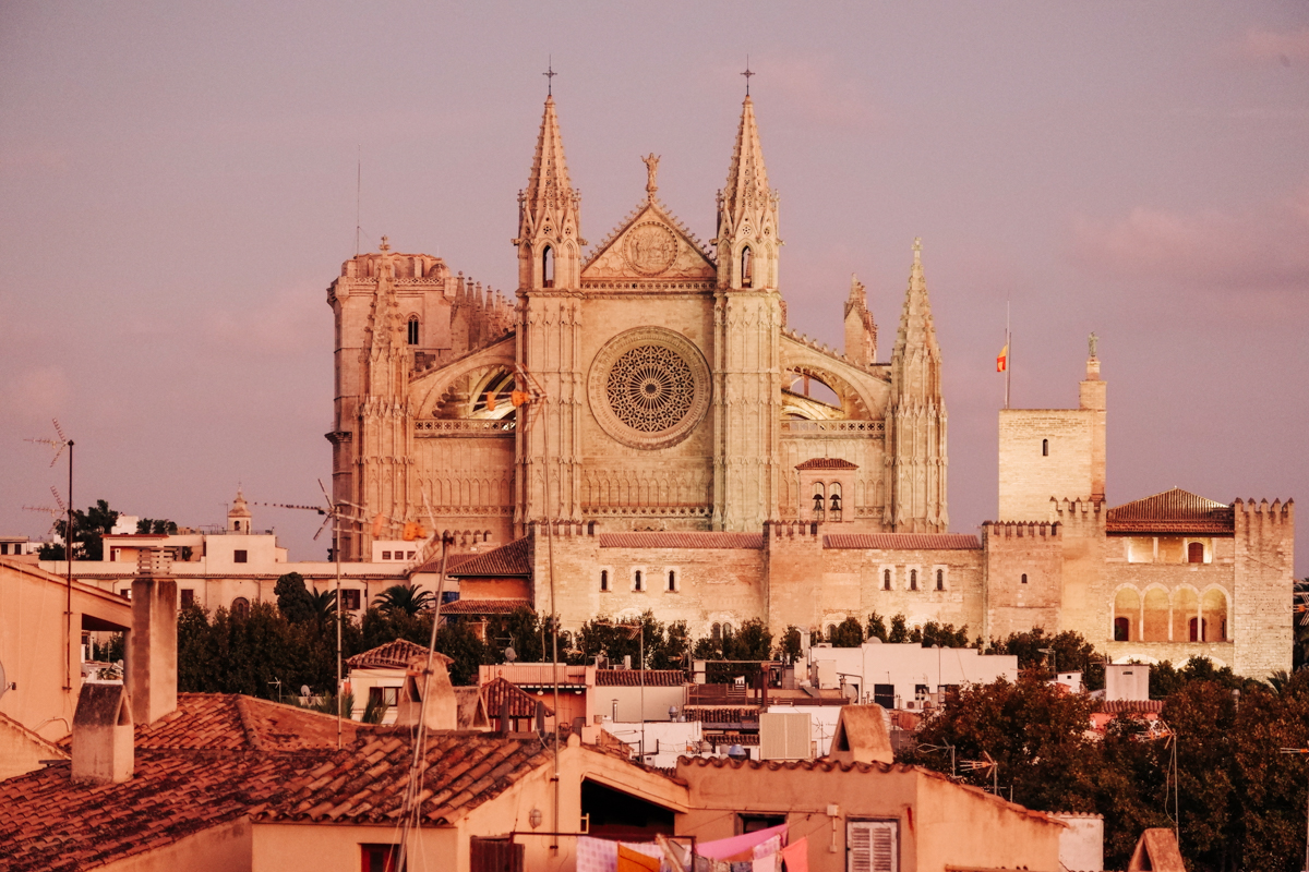 Kathedrale Palma de Mallorca - Eine Woche Mallorca: 9 Ausflugs-Tipps für deinen Urlaub
