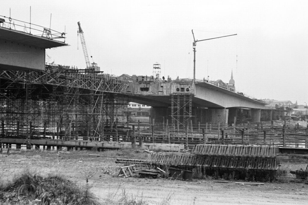 19700821400NR Dresden Dr Rudolf Friedrichs Bruecke Carolabruecke 2 Bauarbeiten