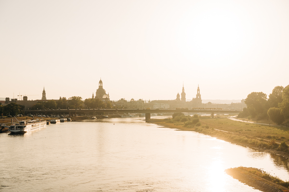 Dresden Carolabruecke Frauenkirche Elbufer 2023 3 1